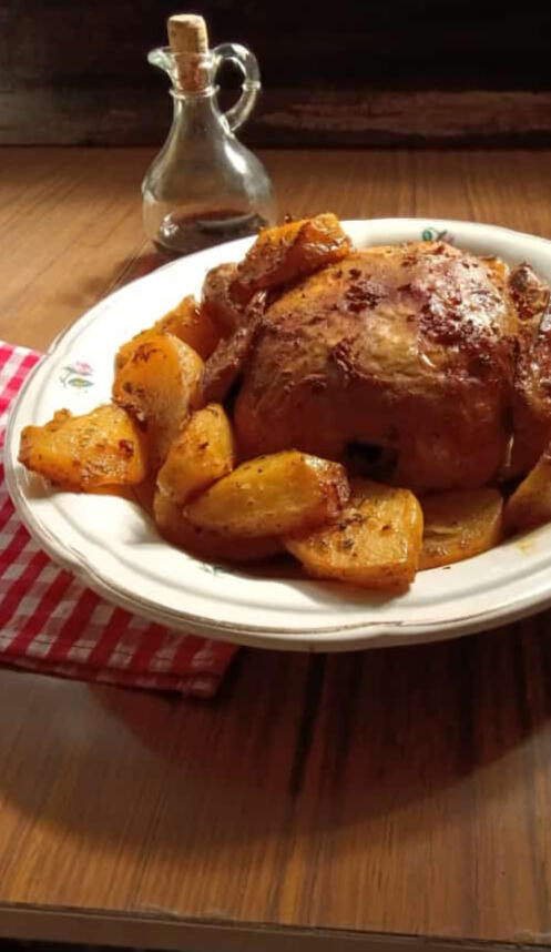 Frango assado com batatas no azeite